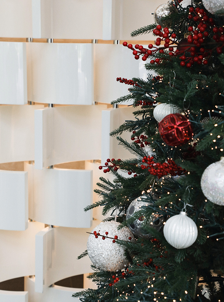 Christmas Tree with red and white baubles at The Maybourne Riviera